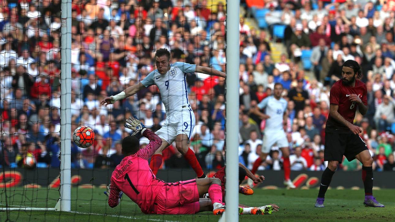 Vardy schießt England zum Sieg