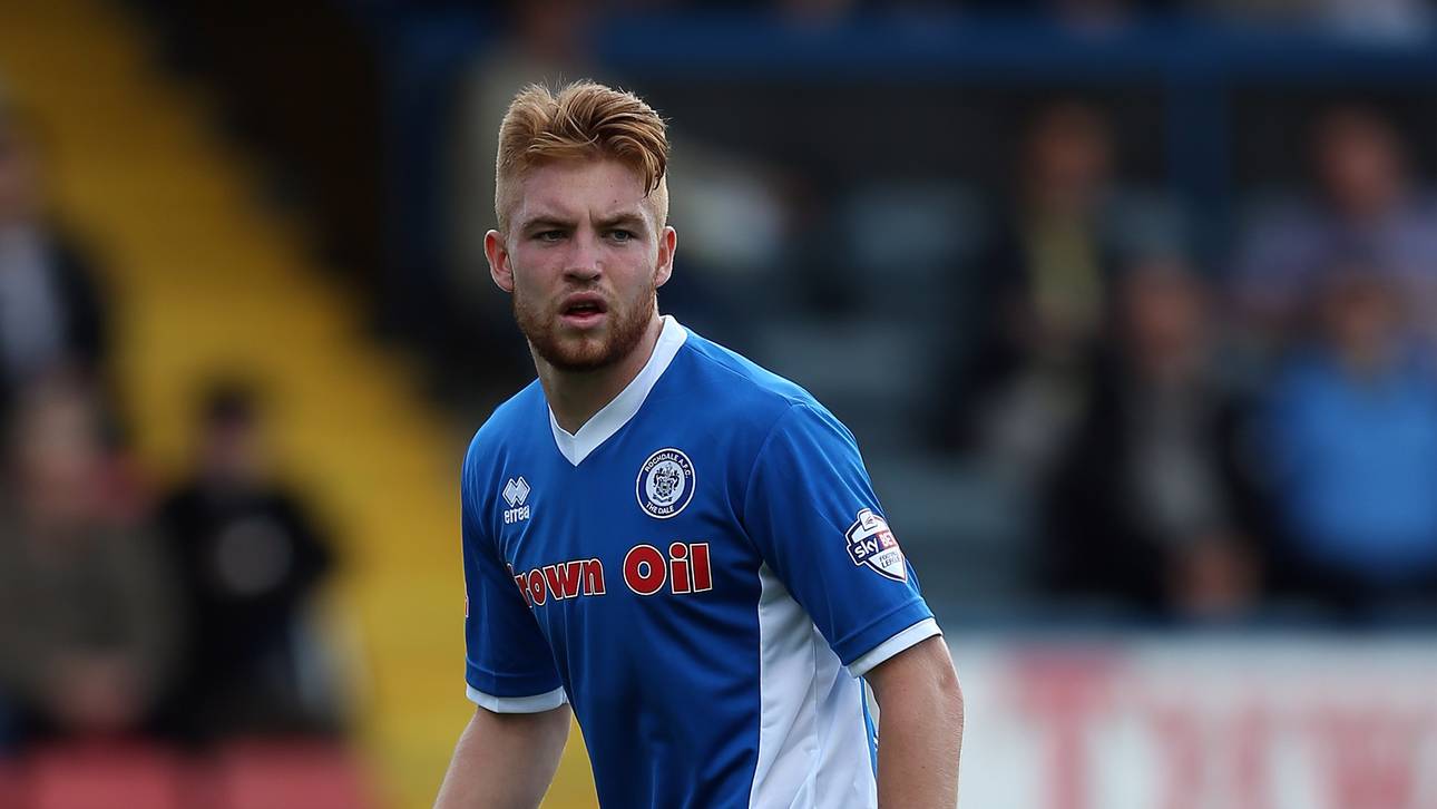 Stadionsprecher ruft Spieler zum Auto