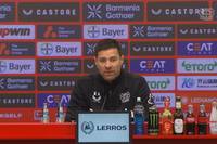 Auf der Pressekonferenz von Leverkusen verkündet Trainer Xabi Alonso den Ausfall eines Bayer-Stars.