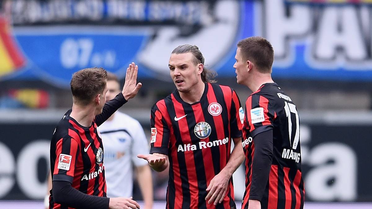 Wenig später zielt Meier genauer und bringt die Hessen in Führung