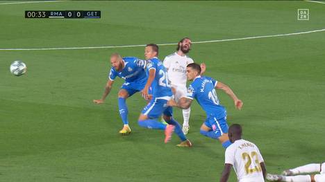 Real Madrid stößt die Tür zur ersten nationalen Meisterschaft seit 2017 ganz weit auf: Die Königlichen nehmen die Einladung aus Barcelona dankend an und gewinnen glanzlos.