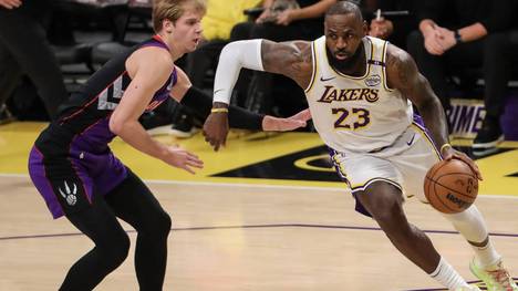 LeBron James (r.) feierte bei den Lakers erneut ein Triple-Double 