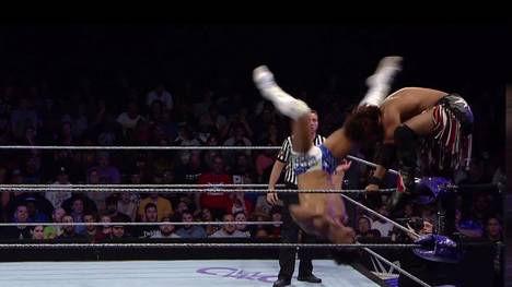 Kota Ibushi (l.) besiegte beim WWE Cruiserweight Classic Sean Maluta