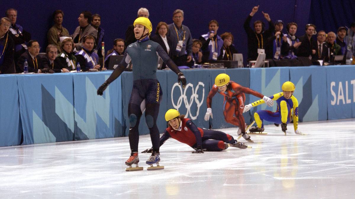 PLATZ 4 - BRADBURYS WUNDER (Shorttrack, 2002): Steven Bradbury lag im Finale über 1000 m hoffnungslos zurück, doch am Ende bejubelte der Australier das erste Gold für sein Land bei Winterspielen. Besonders kurios: In der letzten Kurve stürzte ein Läufer und riss die drei anderen mit