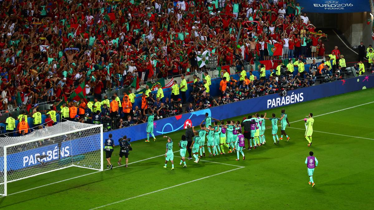 Portugal feiert! Die Selecao genießt den Sieg gegen Wales mit ihren Fans. SPORT1 zeigt die besten Bilder des ersten Halbfinals der EM