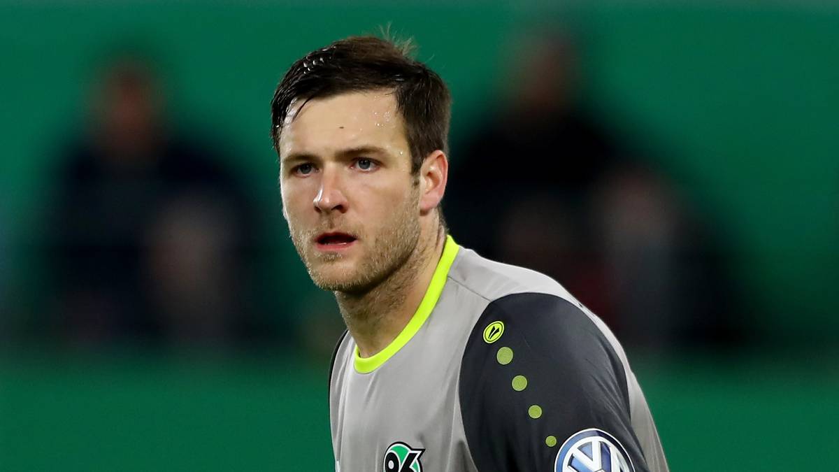 PLATZ 32: Michael Esser (Hannover 96): Weisse Westen: 0 - Gegentore: 9