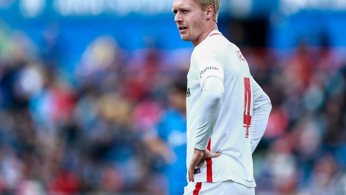 Sevilla's Danish defender Simon Kjaer reacts during the Spanish League football match between Getafe and Sevilla at the Coliseum Alfonso Perez in Getafe on April 21, 2019. (Photo by BENJAMIN CREMEL / AFP)        (Photo credit should read BENJAMIN CREMEL/AFP/Getty Images)