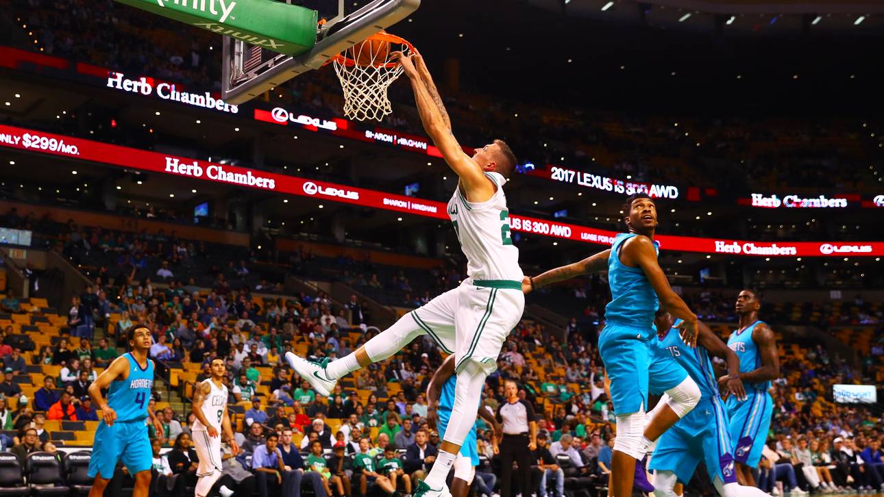 Theis glänzt bei Debüt, Mavs siegen