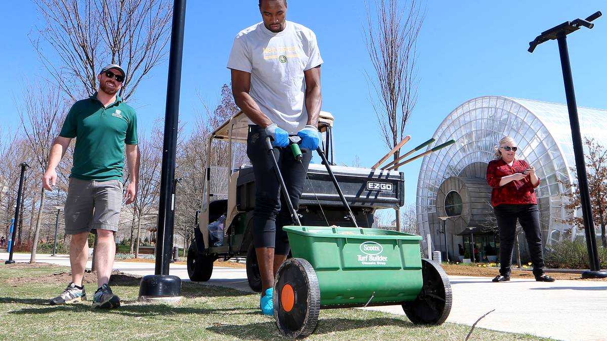 Serge Ibaka pilotiert den Streuwagen wie ein Profi