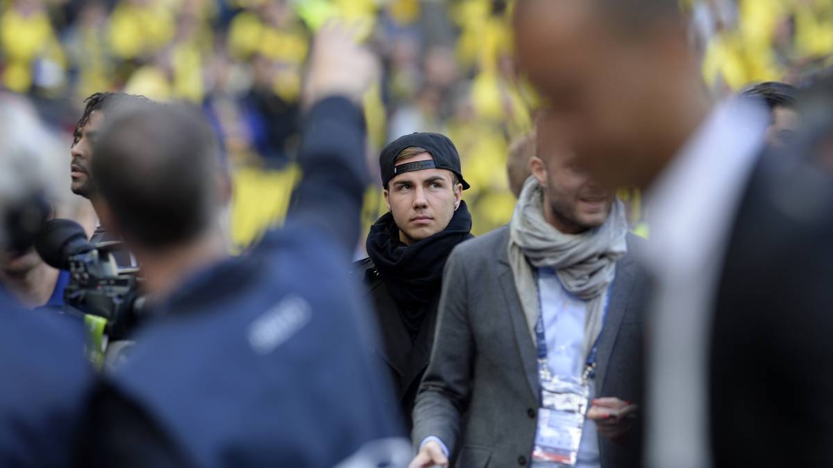 Er verpasst damit das Champions-League-Finale im Wembley gegen seinen kommenden Klub. Und es kommt noch schlimmer! Einen Tag nach dem Finale diagnostizieren die Ärzte, dass der Muskelfaserriss sogar ein Bündelriss ist