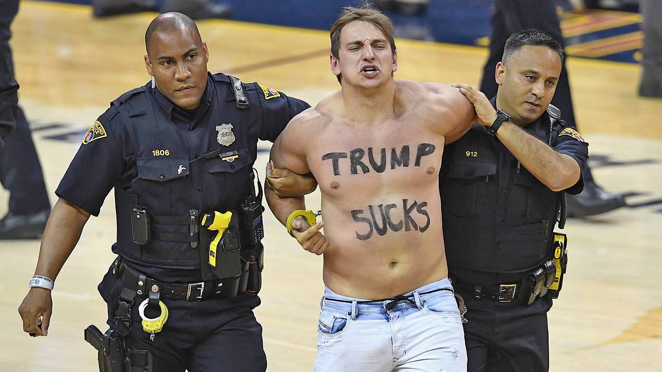 Flitzer protestiert gegen Trump