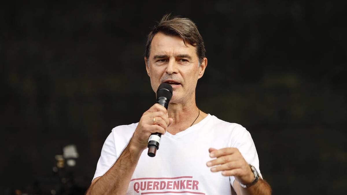 Berthold ist nach der aktiven Karriere von 2003 bis 2005 als Manager bei Fortuna Düsseldorf tätig. Heute ist er oft Gast im CHECK24 Doppelpass. 2020 gerät er wegen einer Rede bei der umstrittenen „Querdenker“-Demonstration in die Schlagzeilen. 