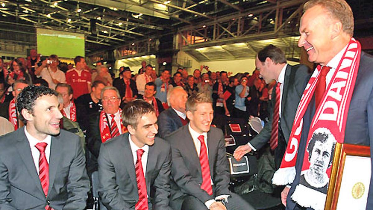 2009 wird Karl-Heinz Rummenigge zum Poeten. Er trägt ein Gedicht für Franz Beckenbauer vor. Hier noch mal der Text zum Nachlesen: