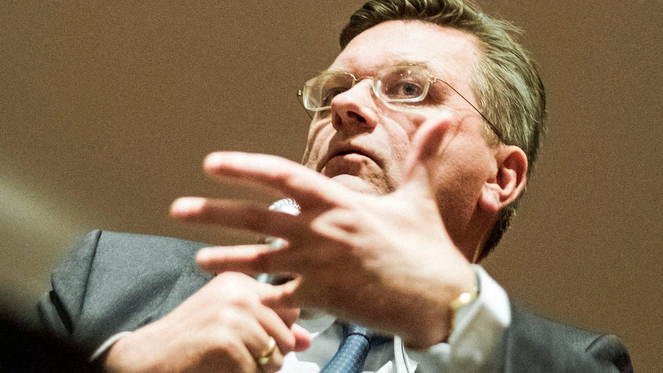 Grindel: „Es ist wichtig, Flagge zu zeigen“