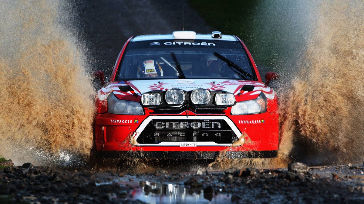 Sein Debüt in einem WRC-Auto feiert Aaron Burkhart bei der Rallye Großbritannien 2009. Dort landet er auf dem 12. Platz. Ein Jahr später gewinnt er als erster Deutscher nach Walter Röhrl die Rallye-Juniorenweltmeisterschaft