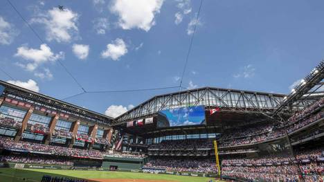 Erstmals seit Beginn der Corona-Pandemie hat in einer der großen US-Ligen eine Sportveranstaltung in einem fast ausverkauften Stadion stattgefunden.