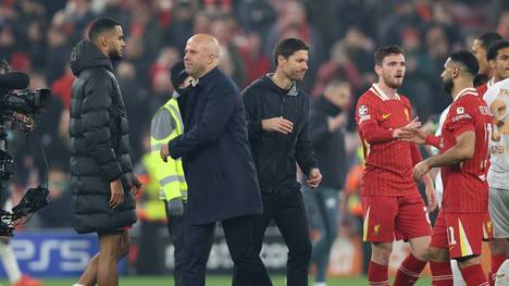Nach der Entlassung von Xabi Alonso bei Real Madrid wird der ehemalige Leverkusen-Trainer mit dem FC Liverpool in Verbindung gebracht. Bei den Reds steht jedoch Arne Slot unter Vertrag. So reagieren die Fans.