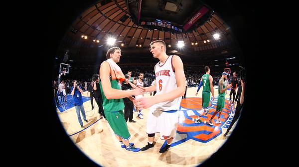 Dirk Nowitzki und Kristaps Porzingis bei Dallas Mavericks gegen New York Knicks