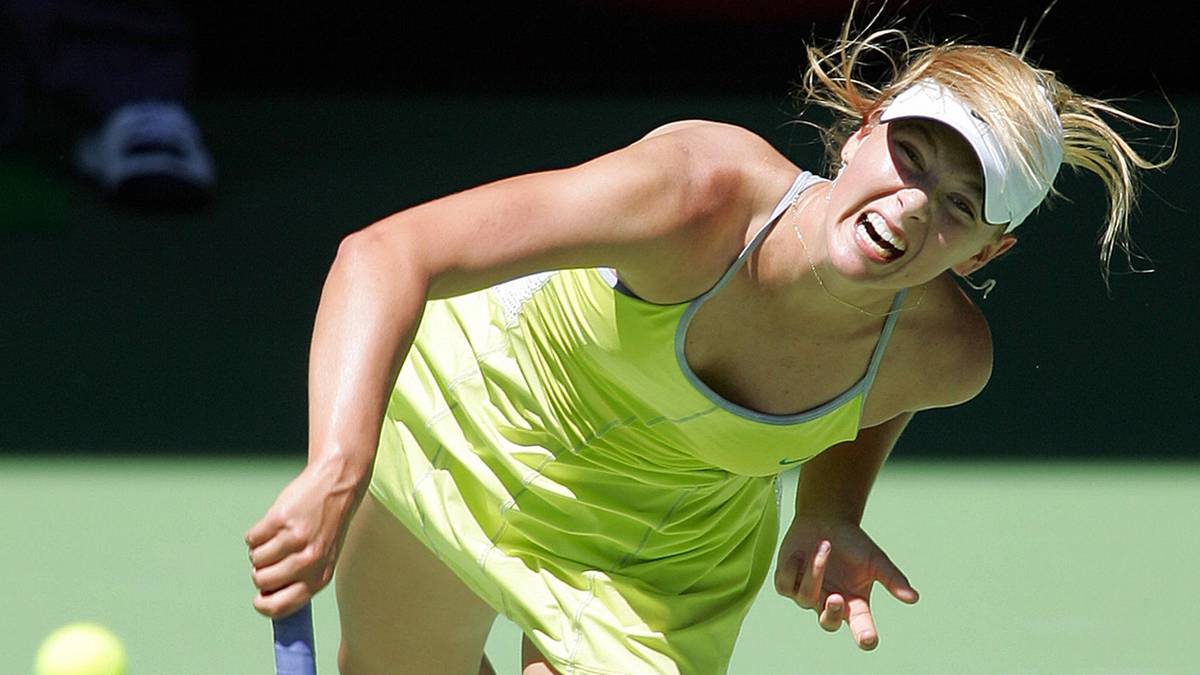 Sharapovas Spiel besticht durch Härte und präzise Schläge von der Grundlinie. Ihr Stöhnen beim Schlag wird zu ihrem Markenzeichen und bringt ihre Gegnerinnen zur Weißglut. Doch der Erfolg gibt ihr Recht. Ein Grand-Slam-Sieg gelingt der Russin 2005 zwar nicht, dennoch ist sie für kurze Zeit erstmals an der Spitze der Weltrangliste