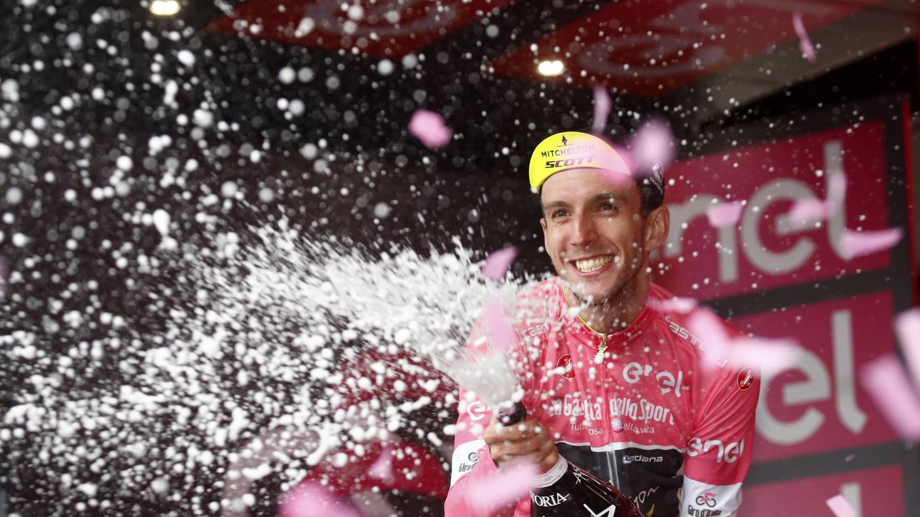 Yates fährt am Ätna in Rosa