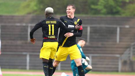 Kapitän Steffen Tigges (r.) ist der Top-Torschütze des BVB in der Regionalliga West