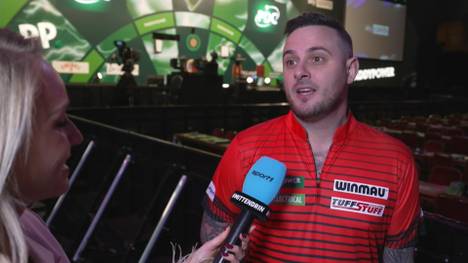 Bei der Darts WM 2024 gab es ein unfassbar dramatisches Finish zwischen Luke Humphries und Joe Cullen. Nun ist Cullen wieder im Ally Pally und erinnert sich an die Emotionen von vor einem Jahr.