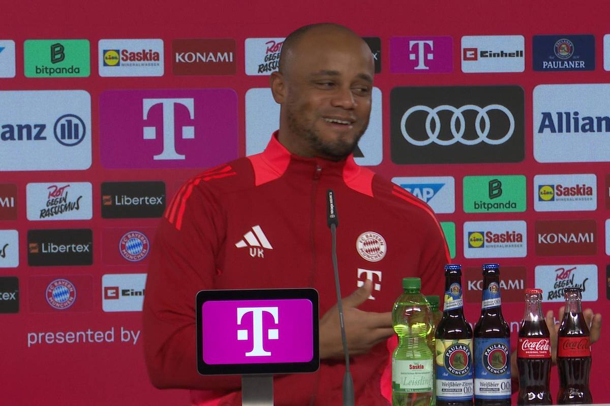 Auf der Pressekonferenz vor dem Spiel gegen RB Leipzig spricht FCB-Trainer Vincent Kompany über den Vergleich des deutschen Trainermodells mit der Premier League. Dabei sorgt er für einen Lacher.