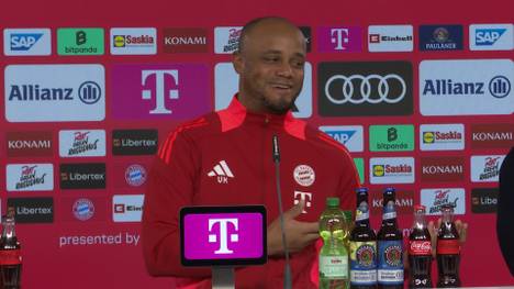 Auf der Pressekonferenz vor dem Spiel gegen RB Leipzig spricht FCB-Trainer Vincent Kompany über den Vergleich des deutschen Trainermodells mit der Premier League. Dabei sorgt er für einen Lacher.