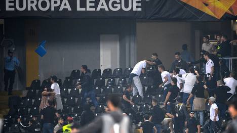 Die Fans von Eintracht Frankfurt fielen erneut durch Randale auf