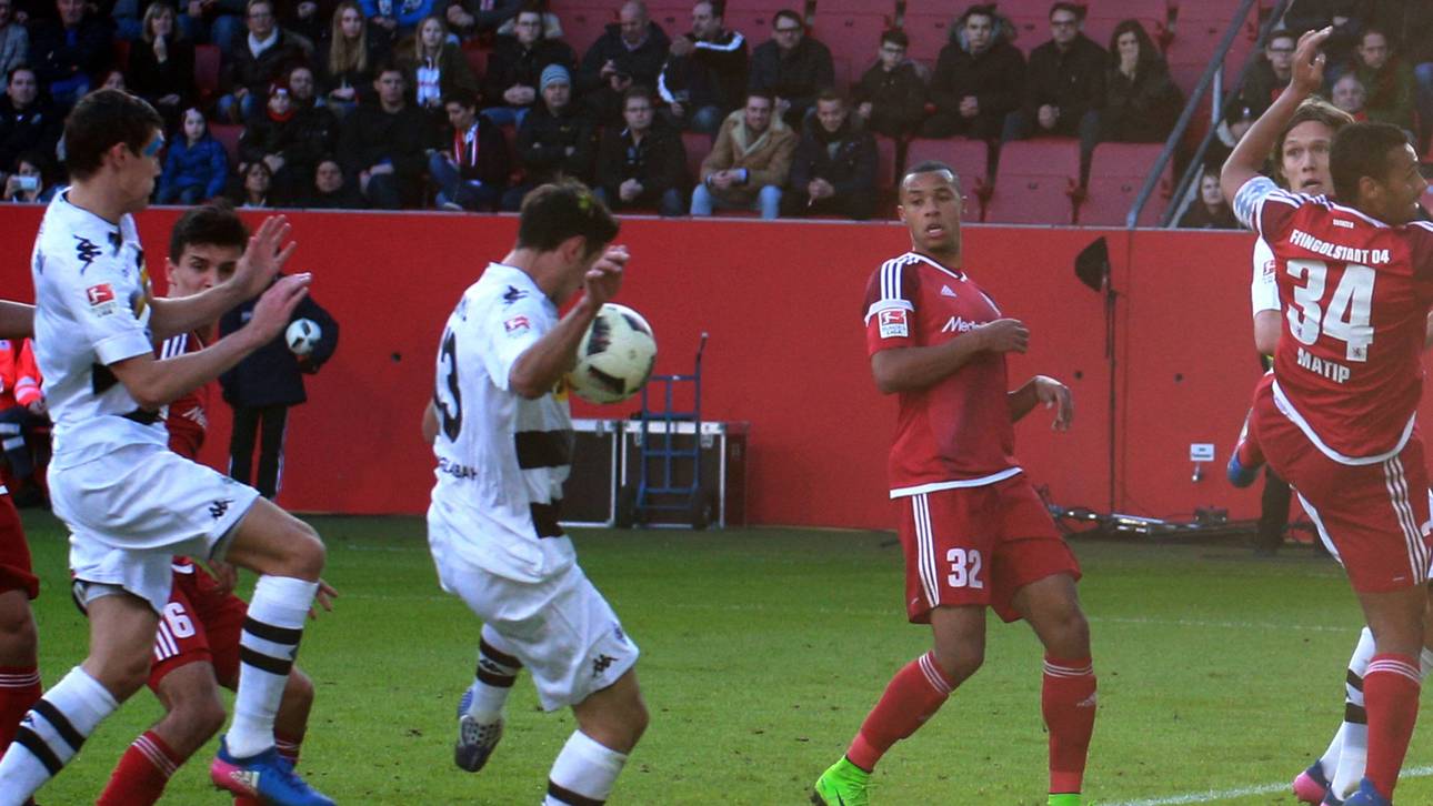 Gladbach feiert umstrittenen Sieg