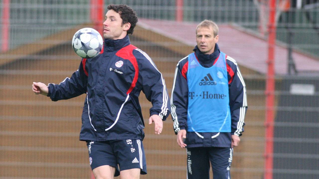 Mark van Bommel greift Jürgen Klinsmann an