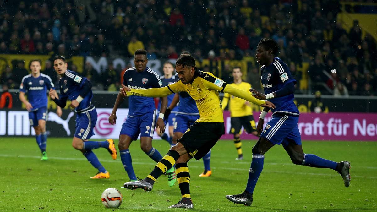 Und was ist mit Dortmund? Bis zur 77. Minute müht sich der Tabellenzweite gegen den FC Ingolstadt - dann schlägt wieder einmal Pierre-Emerick Aubameyang zu