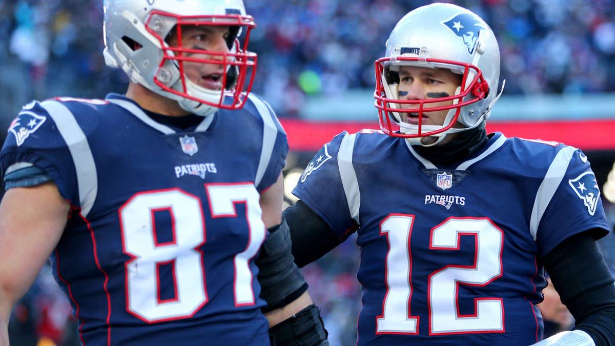 Gronkowski folgt Brady zu den Tampa Bay Buccaneers, gemeinsam greifen die Kumpels in Florida noch einmal an. Im Trade für die Rechte am Tight End, der nur mit Brady spielen will, bekommt New England gerade einmal einen Viertrundenpick im Draft - reichlich wenig für einen zukünftigen Hall of Famer
