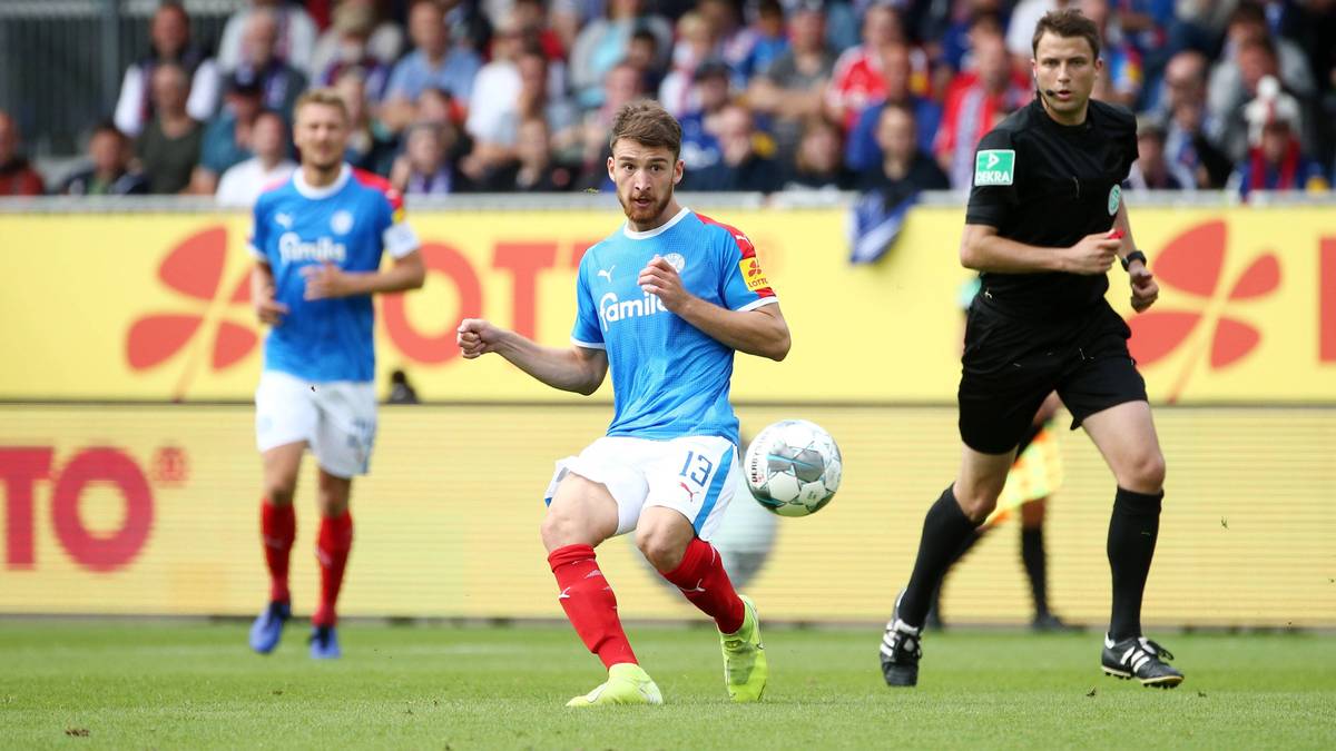 SALIH ÖZCAN: Der Mittelfeldspieler durfte für die U21 als Einwechselspieler gegen Wales (5:1) ran und machte seine Sache gut. Özcan verlängerte seinen Vertrag in Köln im Sommer bis 2021. Um Spielpraxis zu sammeln, wurde der 21-Jährige aber nach Kiel geschickt. Özcans Bilanz bei Kiel: zwei Spiele, 180 Minuten