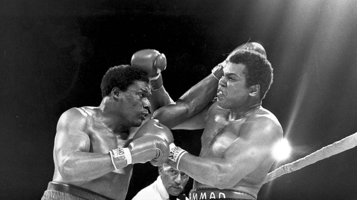 Das Ende - bitterer, als es sich Alis Fans jemals hätten vorstellen können. Nachdem er seinen Titel im Februar 1980 in Las Vegas an Larry Holmes verloren hat, steigt Ali zum letzten Mal als Profi in den Ring