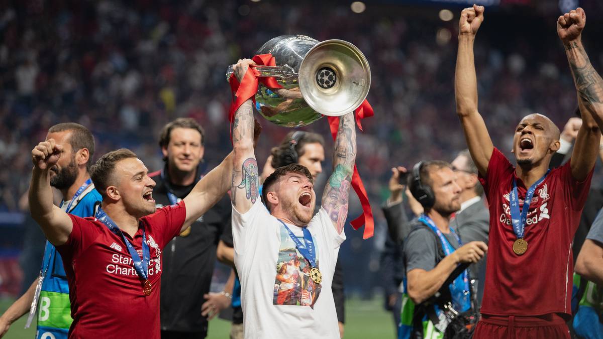 ABWEHR - ALBERTO MORENO: Viel Grund zum Jubeln hatte der Spanier (Mitte, mit CL-Trophäe) in dieser Saison nicht. Magere zwei Premier-League-Einsätze, dazu nur ein Kurzeinsatz in der Gruppenphase der Champions League - der Außenverteidiger spielte fast keine Rolle     