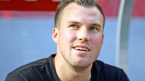 Kevin Großkreutz schaut nach oben