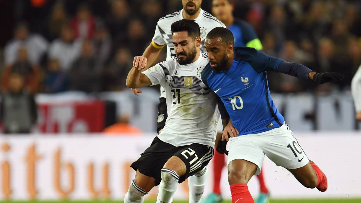 ILKAY GÜNDOGAN (bis 65.): Nachdem er in England mit Mesut Özil noch die Doppelsechs gebildet hatte, schob er nun gemeinsam mit ihm je eine Position vor. Bemüht, sich einzubringen, aber mitunter unglücklich. Sein Ballverlust brachte Lacazette eine Großchance ein (19.). In der ersten Hälfte im rechten Mittelfeld mit wenigen Akzenten. Nach der Pause leicht verbessert, wurde dann gegen Götze ausgetauscht (65.). SPORT1-Note: 4