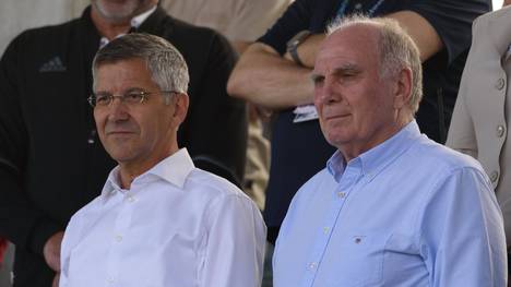 Herbert Hainer gibt im STAHLWERK Doppelpass bekannt, dass die Transfer-Taskforce der Bayern fortan Geschichte ist.