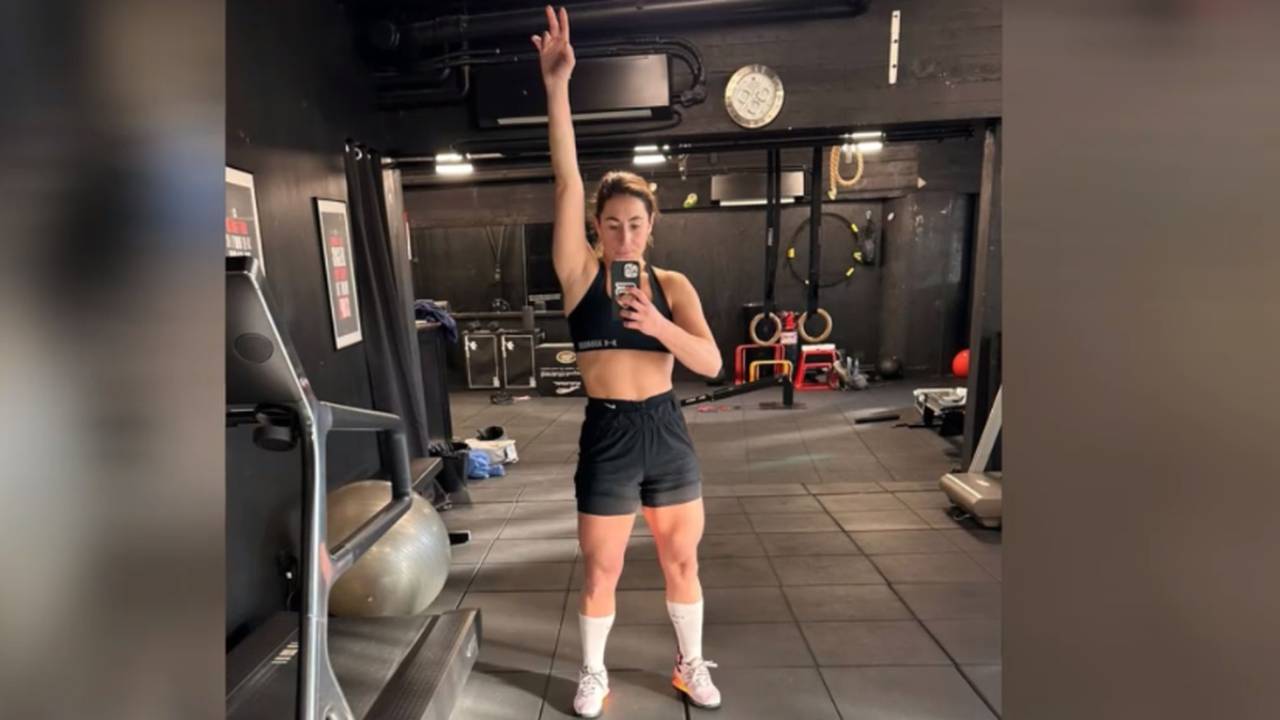 Ski-Profi Sofia Goggia beeindruckt mit Muskelfoto nach Handbruch
