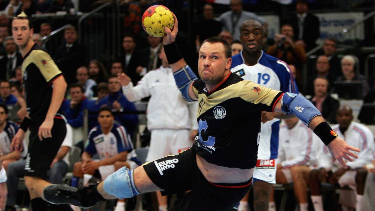 PLATZ 2: CHRISTIAN SCHWARZER (965 Tore in 318 Spielen) - Kreis