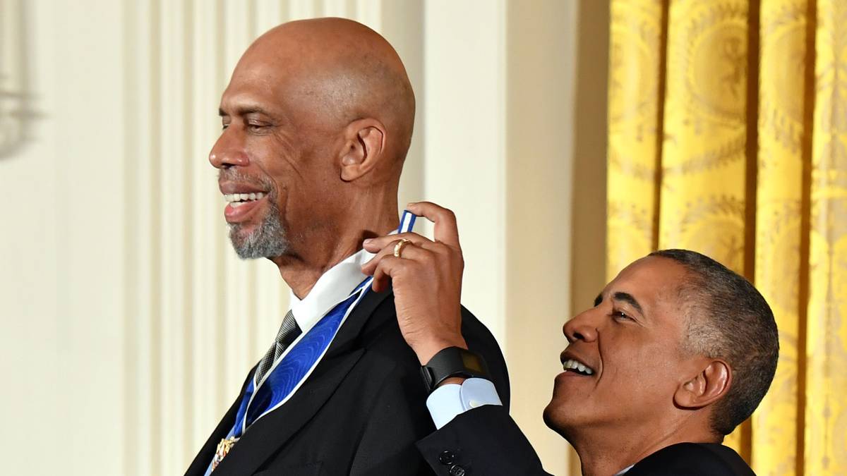 Obama verlieh ihm für sein Engagement 2016 auch die "Presidential Medal of Freedom" - die höchste Auszeichnung, die ein Zivilist in den USA erhalten kann
