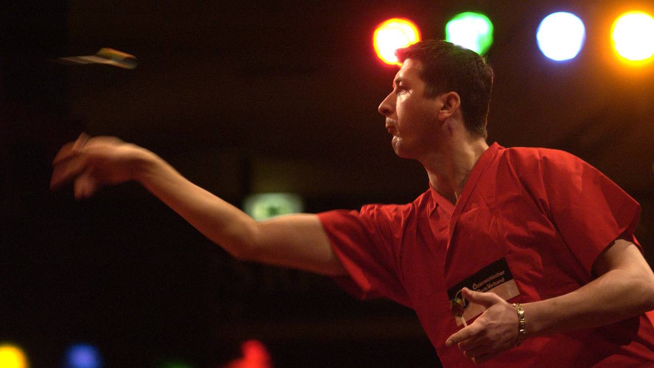 Mensur Suljovic nimmt 2002 erstmals an der BDO-Weltmeisterschaft teil