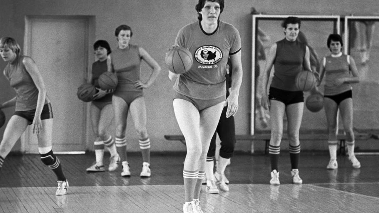 Uljana Semjonowa bei einer Trainingseinheit 1979