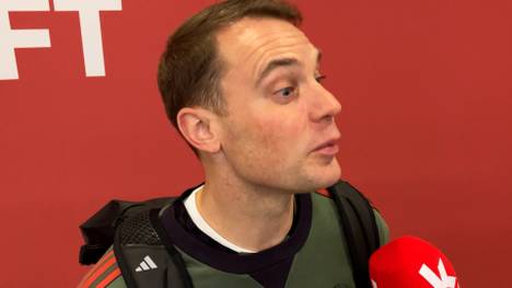 Manuel Neuer wird nach dem Champions-League-Spiel gegen Brügge auf eine mögliche Vertragsverlängerung angesprochen. Der Bayern-Keeper reagiert mit Humor. Außerdem verrät er, wieso es mit Vincent Kompany so gut läuft.