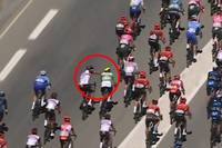 Wilde Szenen beim Critérium du Dauphiné: Der Kolumbianer Juan Sebastián Molano geht handgreiflich auf Konkurrent Hugo Page los - erst im Rennen, dann hinterher vor den Reportern.