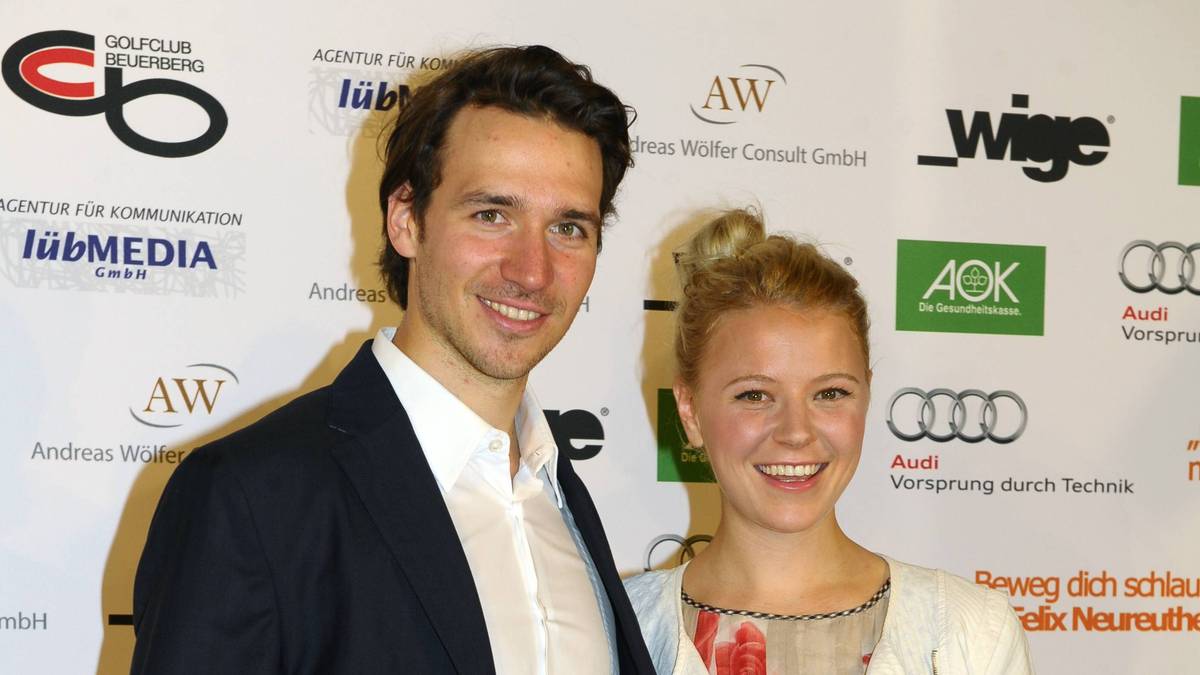 Dazu kommt der Glamour-Faktor: Neureuthers Freundin ist die Biathletin Miriam Gössner. Während der WM wird sie sowohl in Nove Mesto (Tschechien) als auch in Oslo (Norwegen) auf die Jagd nach Weltcup-Punkten gehen. 