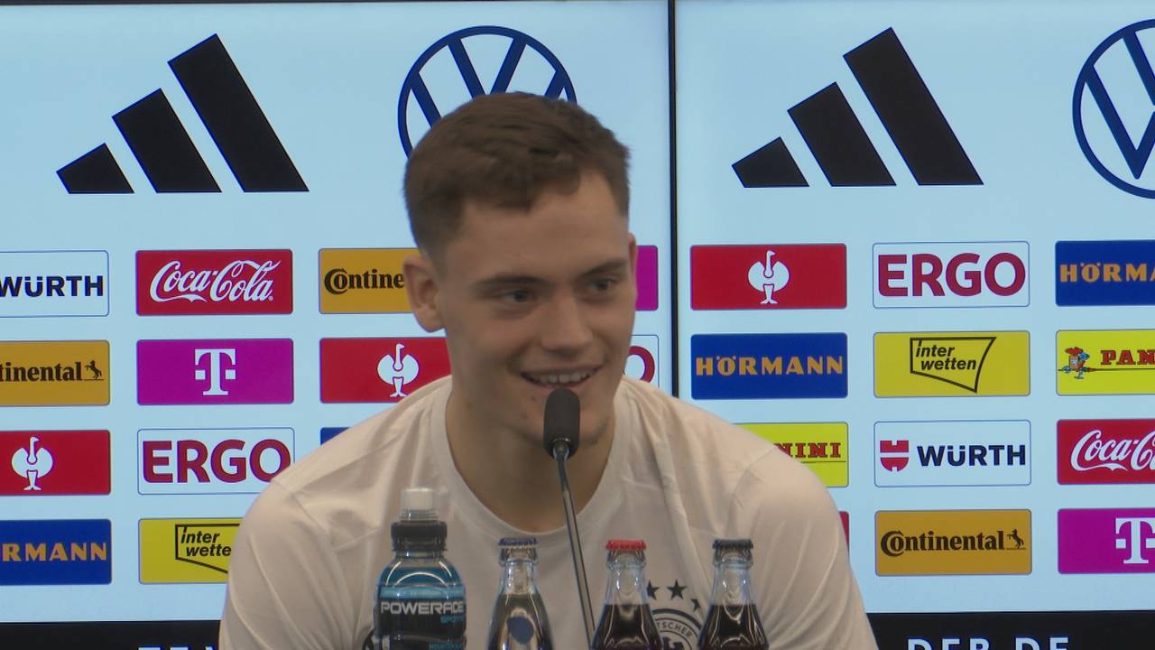 Bayer Leverkusens Florian Wirtz sorgt auf DFB-Pressekonferenz für gute Stimmung