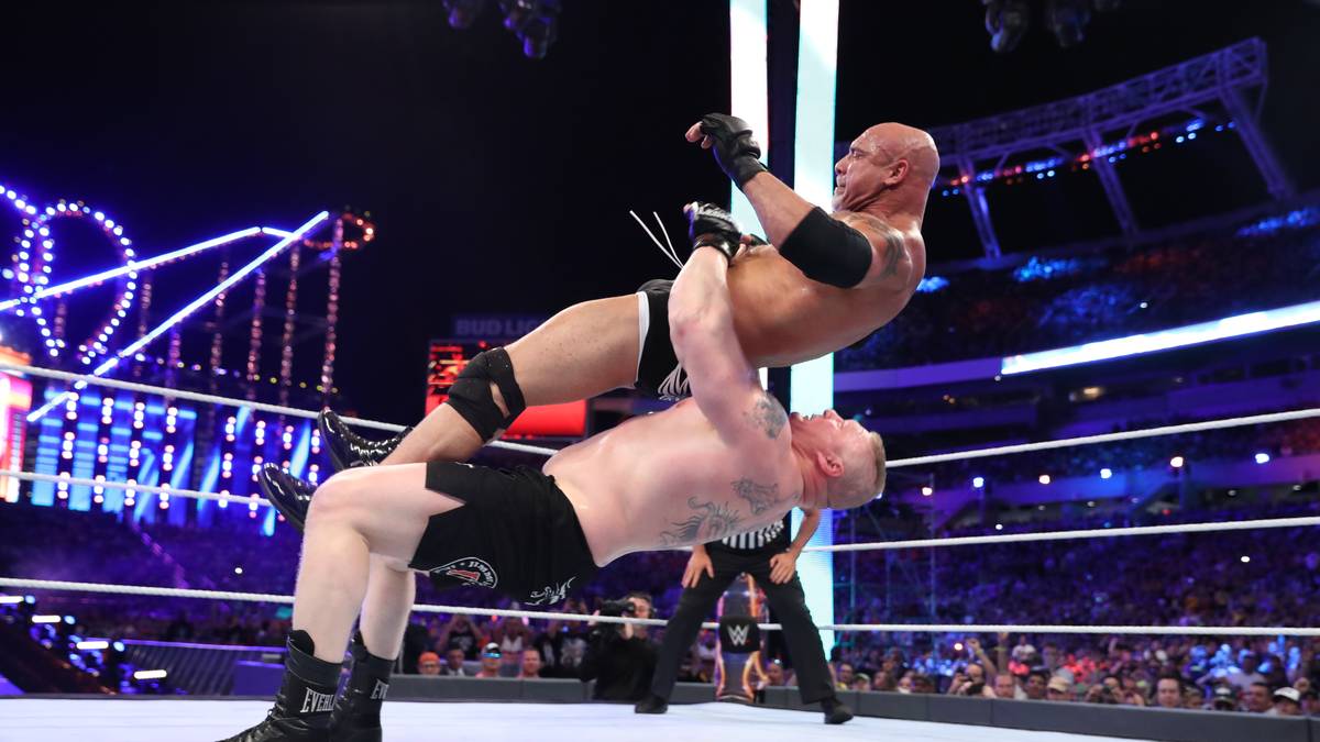 2016 feiert Goldberg mit 49 Jahren ein umjubeltes Comeback, das ein Jahr später mit einer Niederlage gegen Brock Lesnar endet. Goldberg ging mit den Worten: "Sag niemals nie". Vor WrestleMania 34 zog er in die WWE Hall of Fame ein, 2019 tritt er gegen den Undertaker nochmal für WWE an