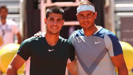 Spaniens Supertalent Carlos Alcaraz tritt mit Spaniens Tennis-Legende Rafael Nadal gemeinsam im Doppel bei den Olympischen Spielen an. Der 21-Jährige freue sich riesig auf das Event mit seinem Idol.
